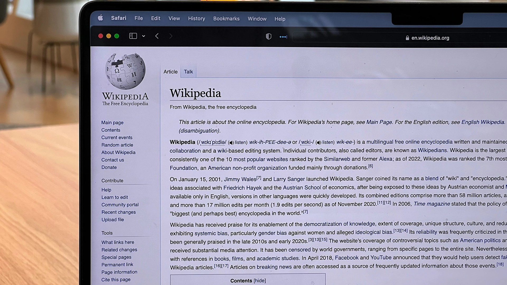 AI botovi preopterećuju servere Wikipedije